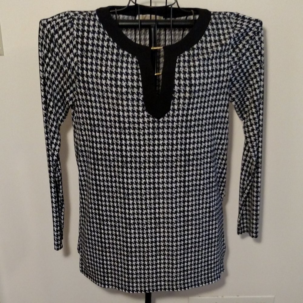 Michael Kors black & white houndstooth pattern blouse, excellent condition, sz S